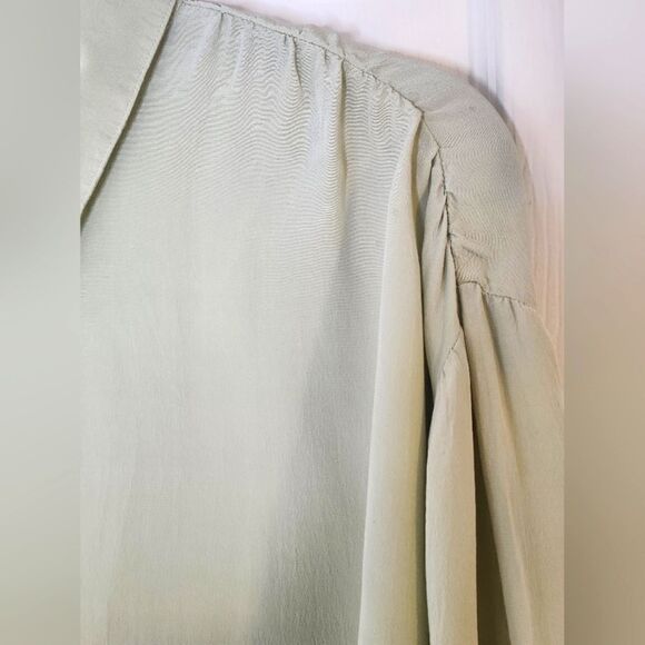 J.Jill L TeeGreen 100%SILK LngSlv Ruffles Shoulder Buttons Up Women Shirt Blouse - Picture 5 of 6